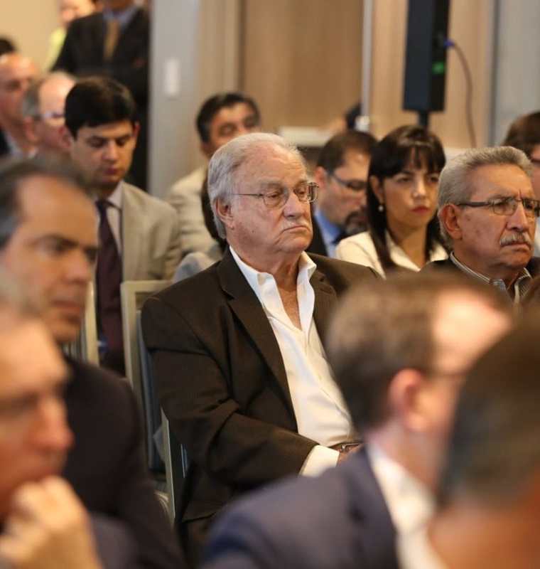 Ricardo Castillo Sinibaldi, presidente del Irtra junto al gerente de la institución participan en el foro GuateÍntegra. (Foto Prensa Libre: Esbin García)