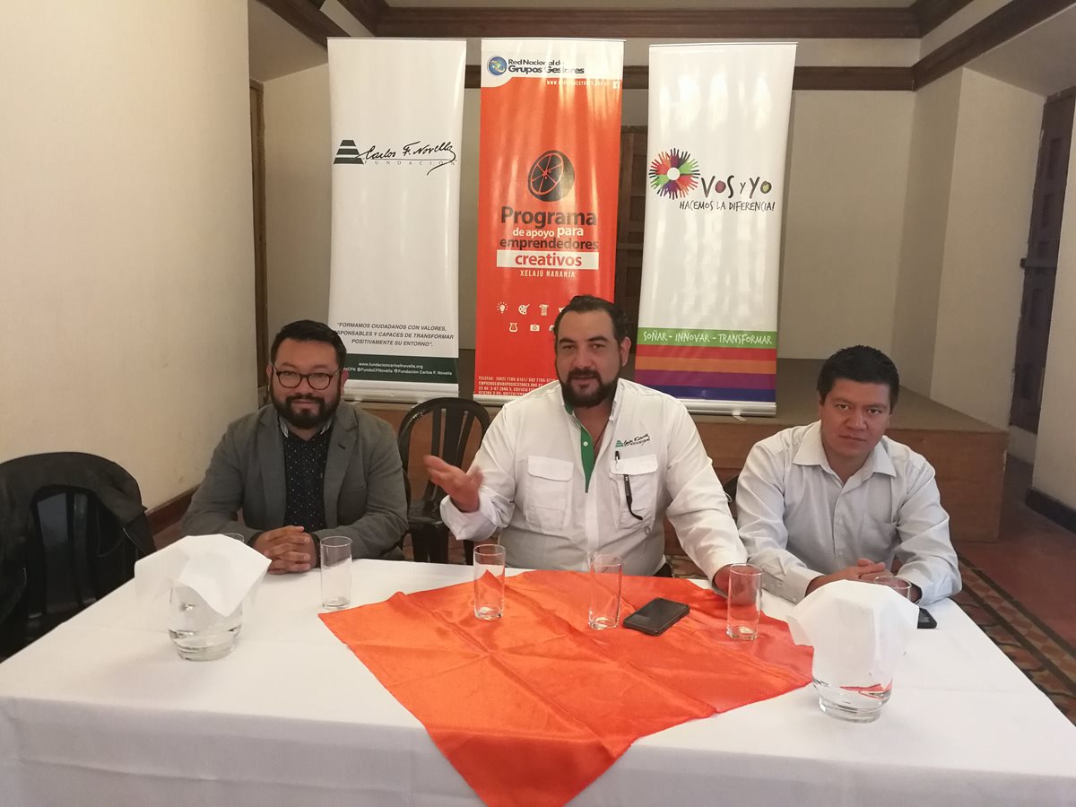 Organizadores de Emprendetenango brindan detalles sobre los tres días de charlas y talleres de formación en Xelajú. (Foto Prensa Libre: Fred Rivera)