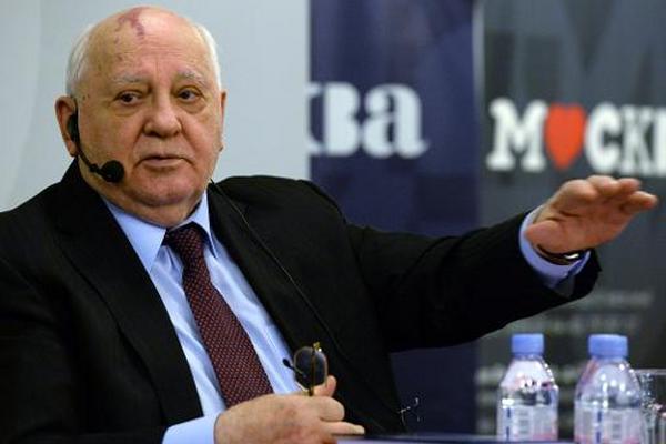 Mijaíl Gorbachov habla durante la presentación de su último libro, en Moscú. (Foto Prensa Libre: AFP)