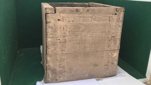 Esta es la caja de madera encontrada dentro de la cámara funeraria en la necrópolis real del sur de El Cairo. NEVINE EL-AREF / MINISTEIRO DE ANTIGÜEDADES EGIPTO