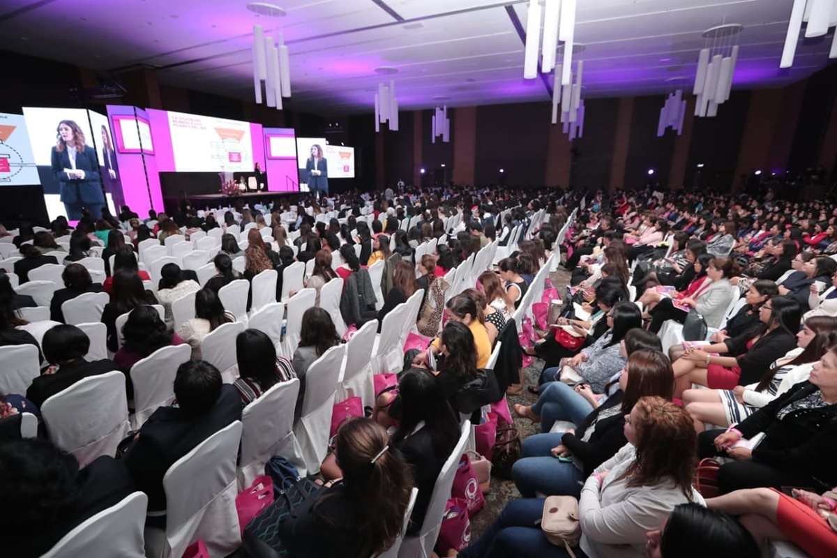 Al menos 13 expositoras, foros y presentaciones se realizan en el XII Congreso de Mujeres Líderes "Liderazgo que Trasciende y Transforma". (Foto, Prensa Libre: Juan Diego González).