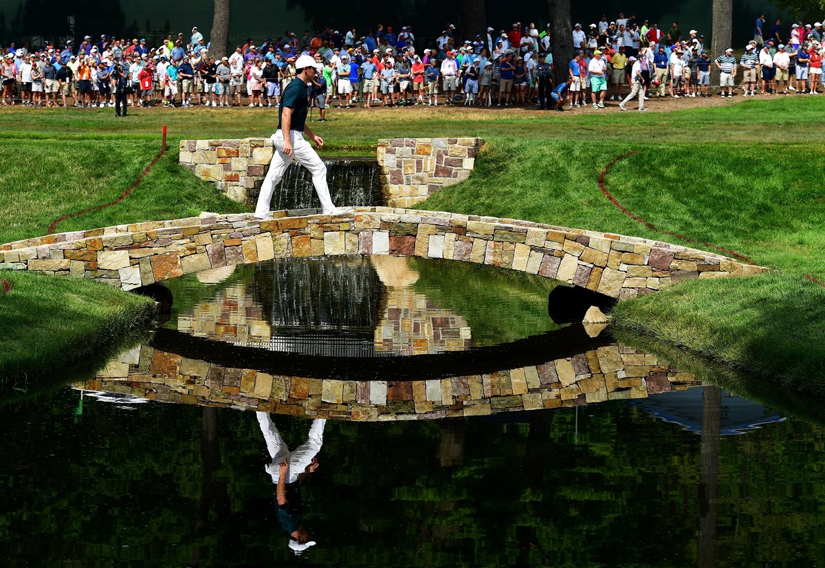 Rory McIlroy tuvo un buen día en el PGA Championship que se juega en Estados Unidos. (Prensa Libre: AFP)