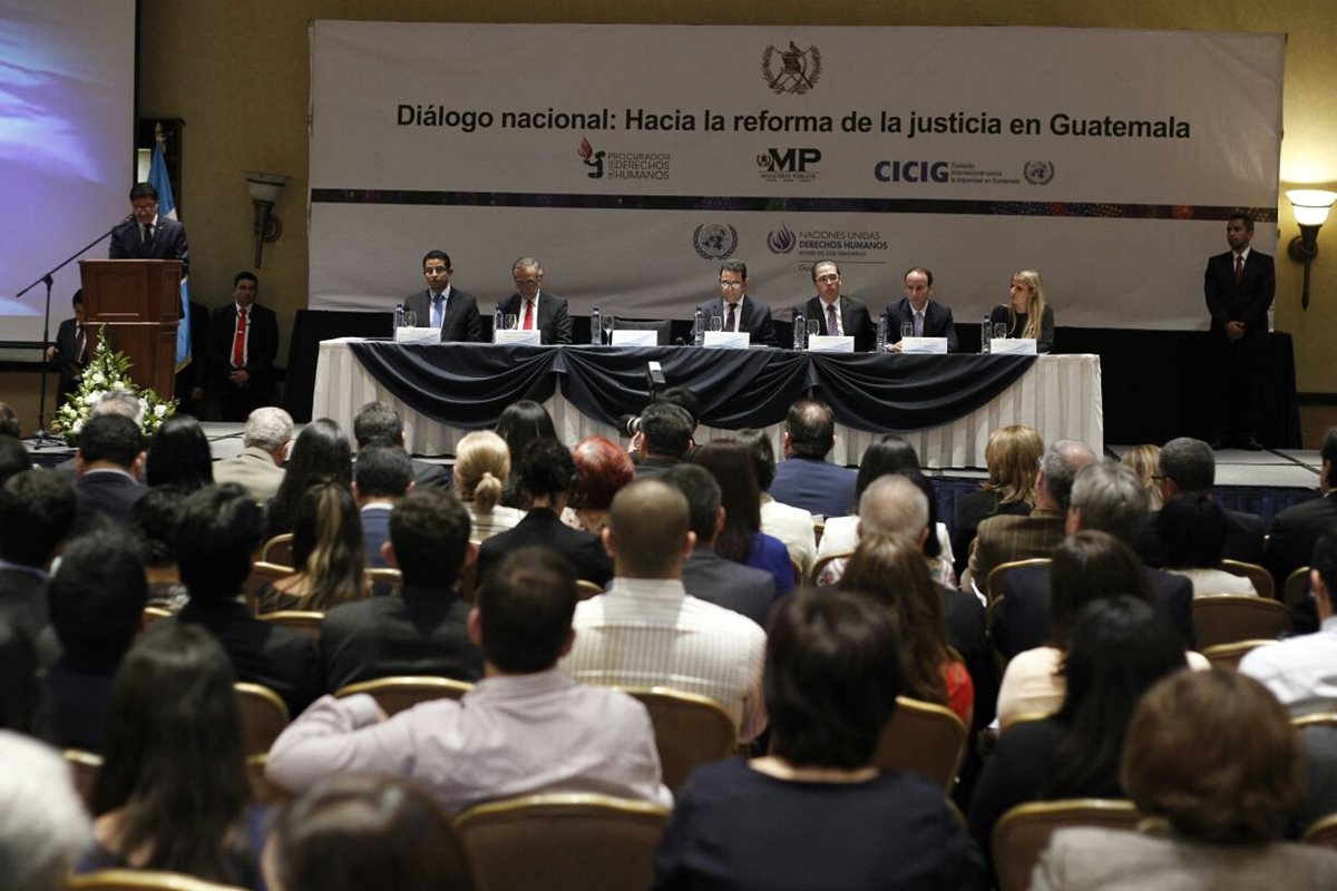 Mesa Nacional del Diálogo para la Reforma del Sector Justicia, presenta sugerencias recopiladas. (Foto Prensa Libre: Paulo Raquec)