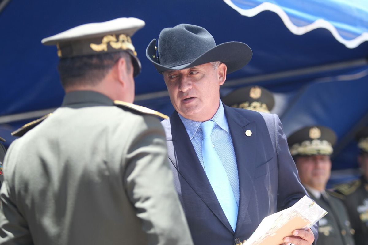 El presidente Otto Pérez Molina participó en la conmemoración del 41 aniversario del cuerpo de ingenieros del Ejército de Guatemala. (Foto Prensa Libre: Esbin García)