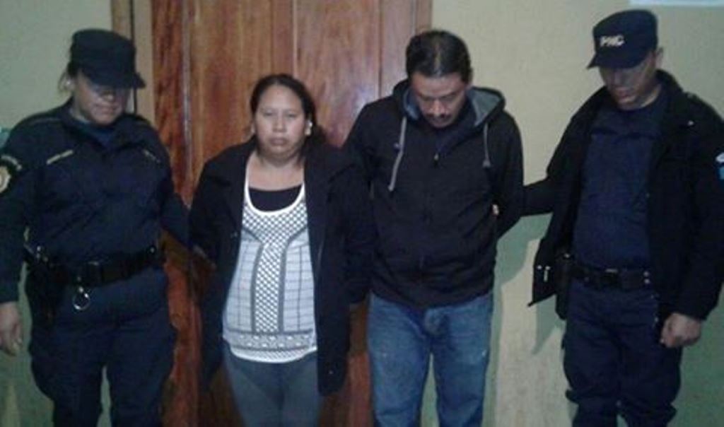 Los detenidos por una turba en San Pedro Sacatepéquez, San Marcos. (Foto Prensa Libre: PNC).