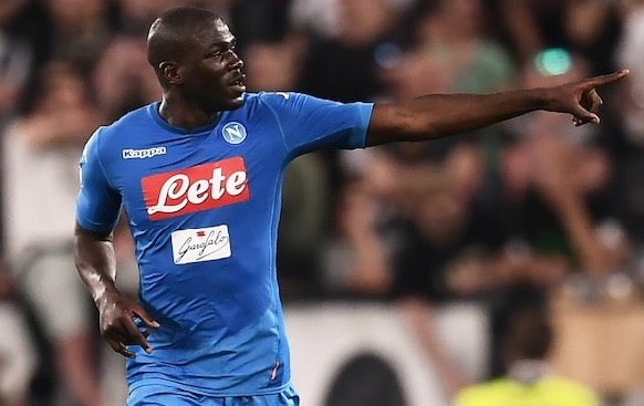 El franco-senegalés Kalidou Koulibaly anotó el único gol del partido entre la Juventus y el Nápoles. (Foto Prensa Libre: AFP)