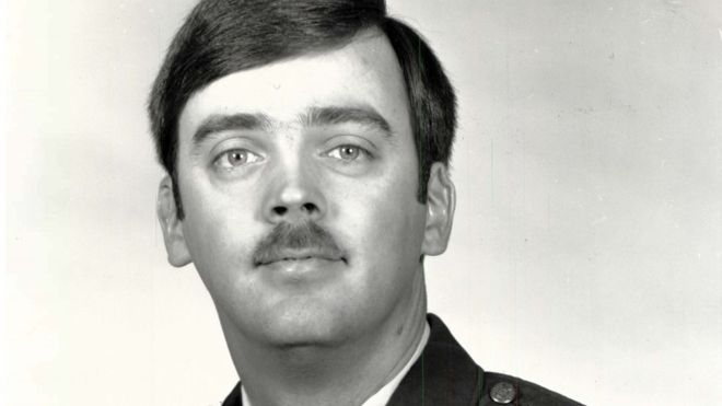 El capitán Hughes dijo que abandonó la Fuerza Aérea porque estaba deprimido. USAF