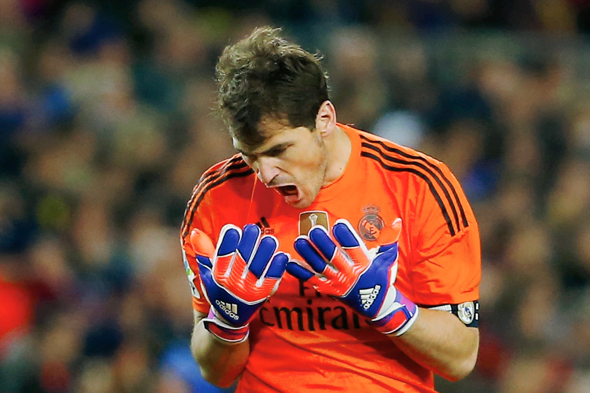 Tras 16 años de estar con el primer equipo del Real Madrid, Iker Casillas esta cerca de decirle adiós al club. (Foto Prensa Libre: AP)