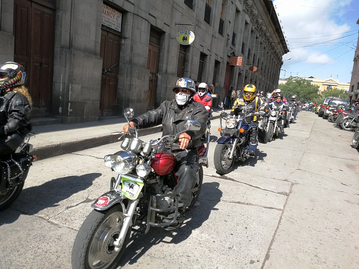 Motoristas de diferentes partes del país se sumaron a la actividad benéfica del fin de semana. (Foto Prensa Libre: Fred Rivera)