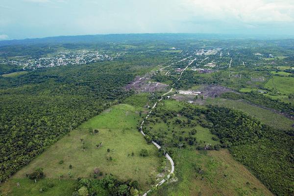 Fotografía aérea de la zona de adyacencia entre Belice y Guatemala. (Foto Prensa Libre: Hemeroteca PL).