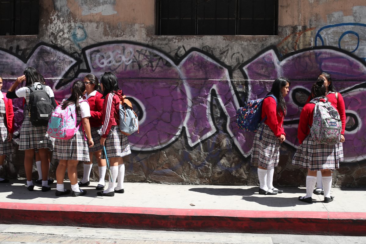 Autoridades de educación aseguran que fomentan la prevención de la violencia en los establecimientos.(Prensa Libre: Carlos Hernández)