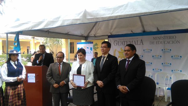 La fiscal Thelma Aldana recibió un reconocimiento del Mineduc por su lucha contra la corrupción (Foto Prensa Libre: Geldi Muñoz).