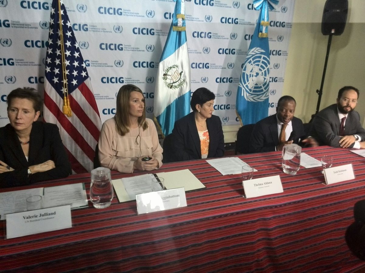 En el anunció del aporte participaron, Valerie Julian del PNUD, la vicecanciller Heather Higginbottom, Thelma Aldana ficsal general y el embajador de Estados Unidos en Guatemala Todd Robinson. (Foto Prensa Libre: Esbin García)
