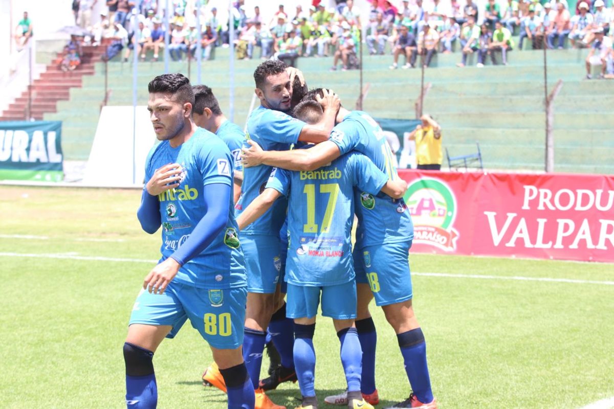 Cobán Imperial derrota a Antigua GFC y opaca los cien goles de Agustín Herrera