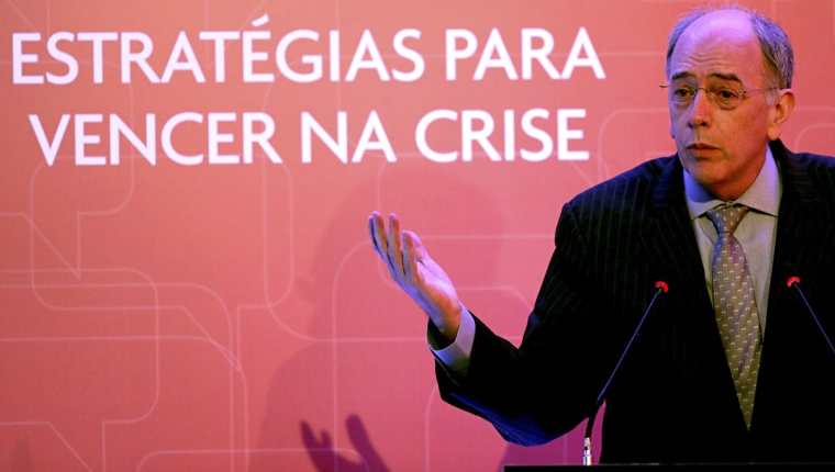 El presidente de Petrobras, Pedro Parente presentó este viernes su dimisión, días después de que llegara a su fin la huelga de camioneros en Brasil. (Foto Prensa Libre:EFE).