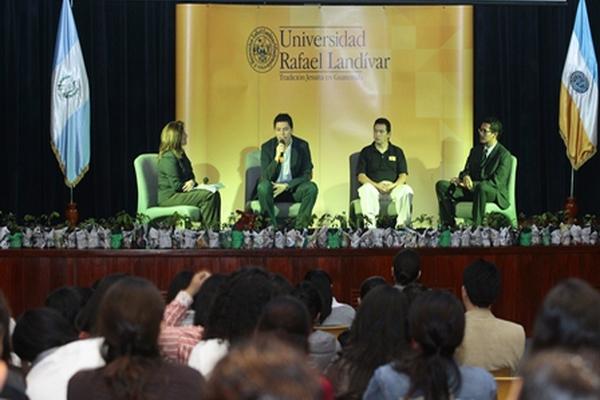 Estudiantes de la Universidad Rafael Landívar efectuaron un foro en el que concluyeron que tecnología y ecología atraen huéspedes. (Foto Prensa Libre: Álvaro Interiano)