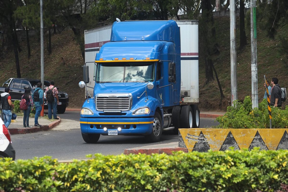 La Gremial de Pilotos de Transporte Pesado y de carga anunciaron que mañana protestaran sobre las vías del Periférico. (Foto Prensa Libre: Hemeroteca PL)