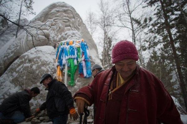 Según G. Purevbat, un artista y monje budista, la momia es de un monje llamado Sanjab, que habría vivido de 1822 a 1905 (Foto Prensa Libre: AFP)
