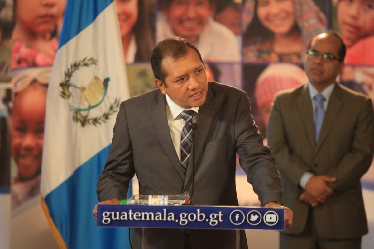 El ministro de Gobernación asegura que actuarán conforme a lo establecido en la Constitución. (Foto Prensa Libre: Esbin García)