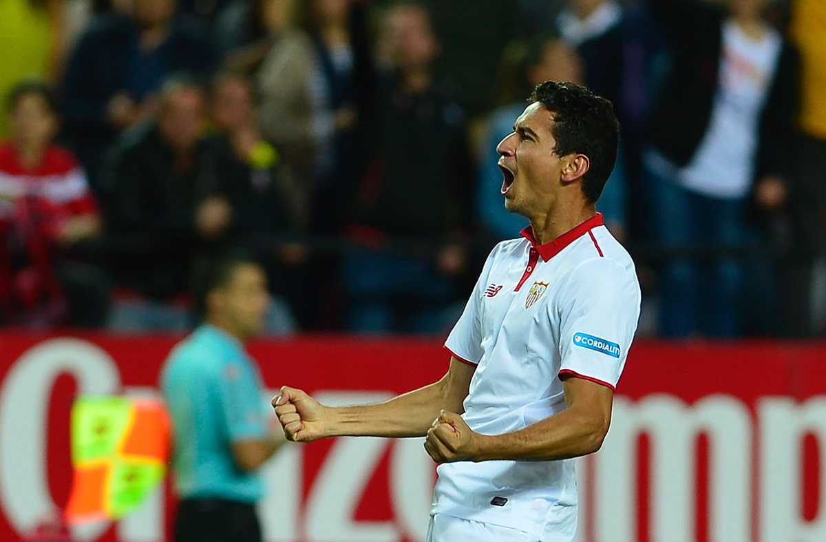 El brasileño Ganso celebra después de marcar su doblete para la victoria del Sevilla. (Foto Prensa Libre: AFP)