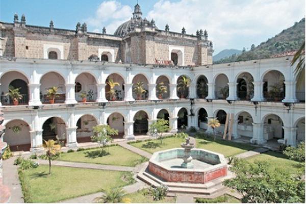 Interior del convento de la Escuela de Cristo (Foto Prensa Libre: Miguel López)