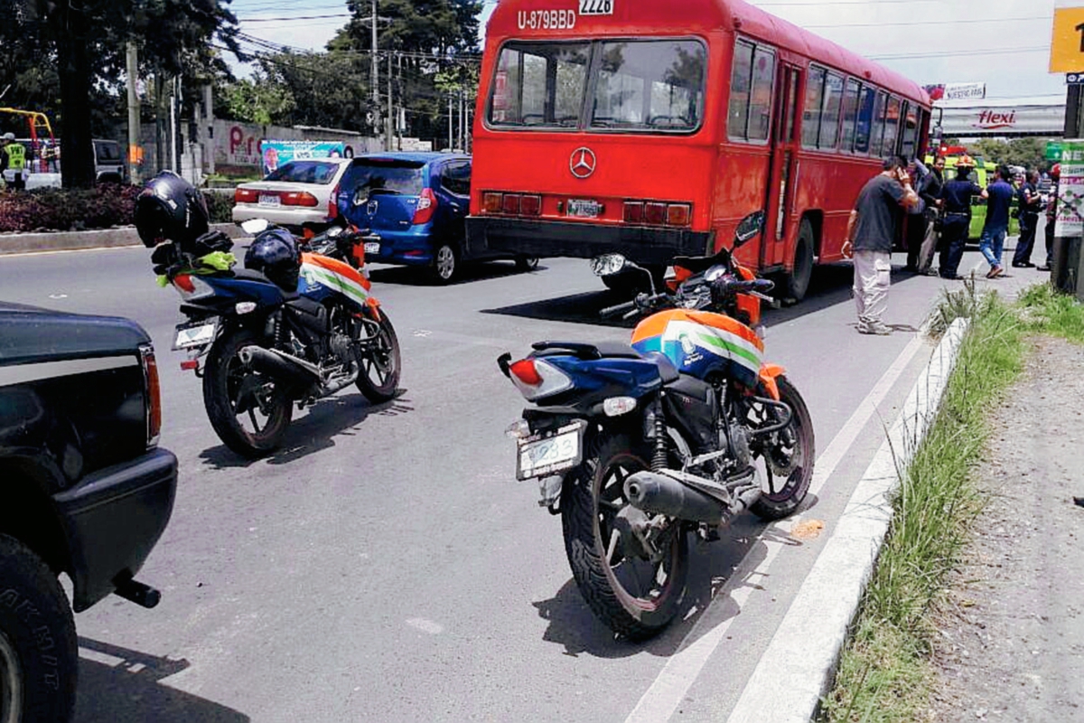 Según investigación preliminar, un joven que viajaba como pasajero perpetró el ataque. (Foto Prensa Libre: Erick Ávila)