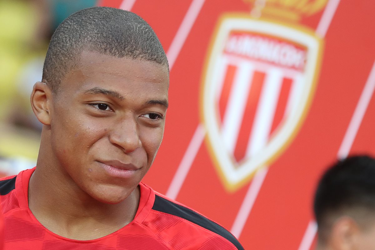 Kylian Mbappé sería el nuevo jugador del París Saint Germain. (Foto Prensa Libre: AFP)