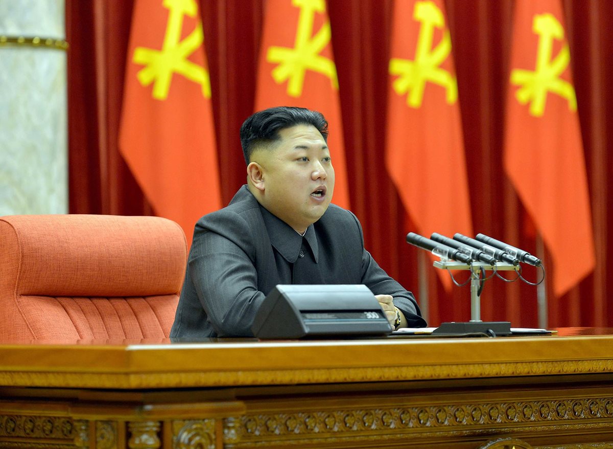 Kim Jong-Un, presidente de Corea del Norte, pone en jake al mundo con sus pruebas nucleares. (Foto Prensa Libre: AP)