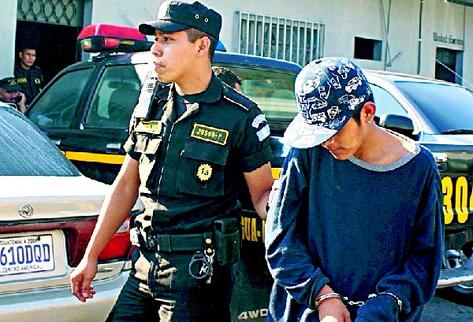 El menor de 12 años que mató a la vendedora de pollo María del Rosario Vásquez, el 15 de abril del 2010, fue capturado  inmediatamente, purgó una pena de dos años —la máxima para su edad— y salió.
