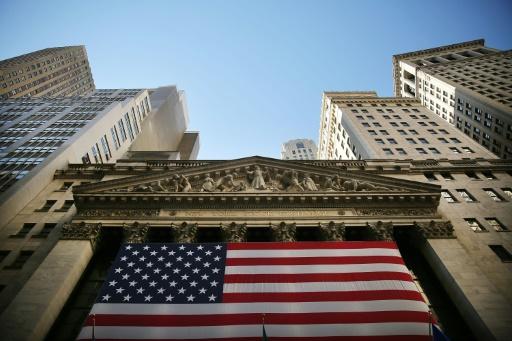 Los inversionistas este día están más interesados en las fiestas de fin de año que en la bolsa de valores. (Foto Prensa Libre: AFP)