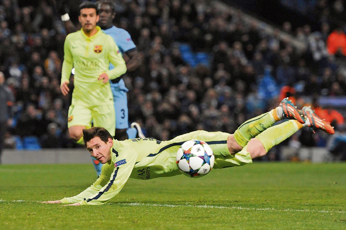 La mirada de angustia de Messi tras fallar por doble ocasión el día de ayer ante el City. (Foto Prensa Libre:EFE)