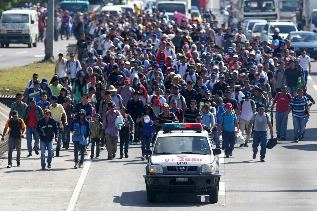 Una de las caeravanas de centroamericanos que se formó recientemente. EE. UU. pidió frenar estos movimientos migratorios. (Foto Prensa Libre: Hemeroteca PL)