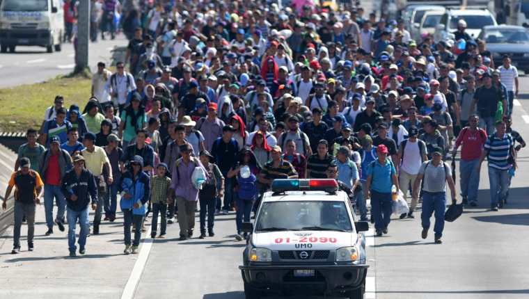 Una de las caeravanas de centroamericanos que se formó recientemente. EE. UU. pidió frenar estos movimientos migratorios. (Foto Prensa Libre: Hemeroteca PL)