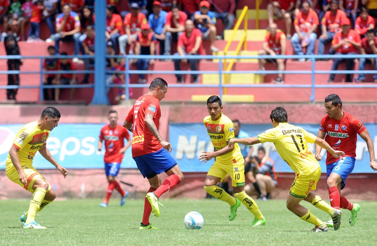 Municipal logró su segundo triunfo en lo que va del torneo. (Foto Prensa Libre: Francisco Sánchez)