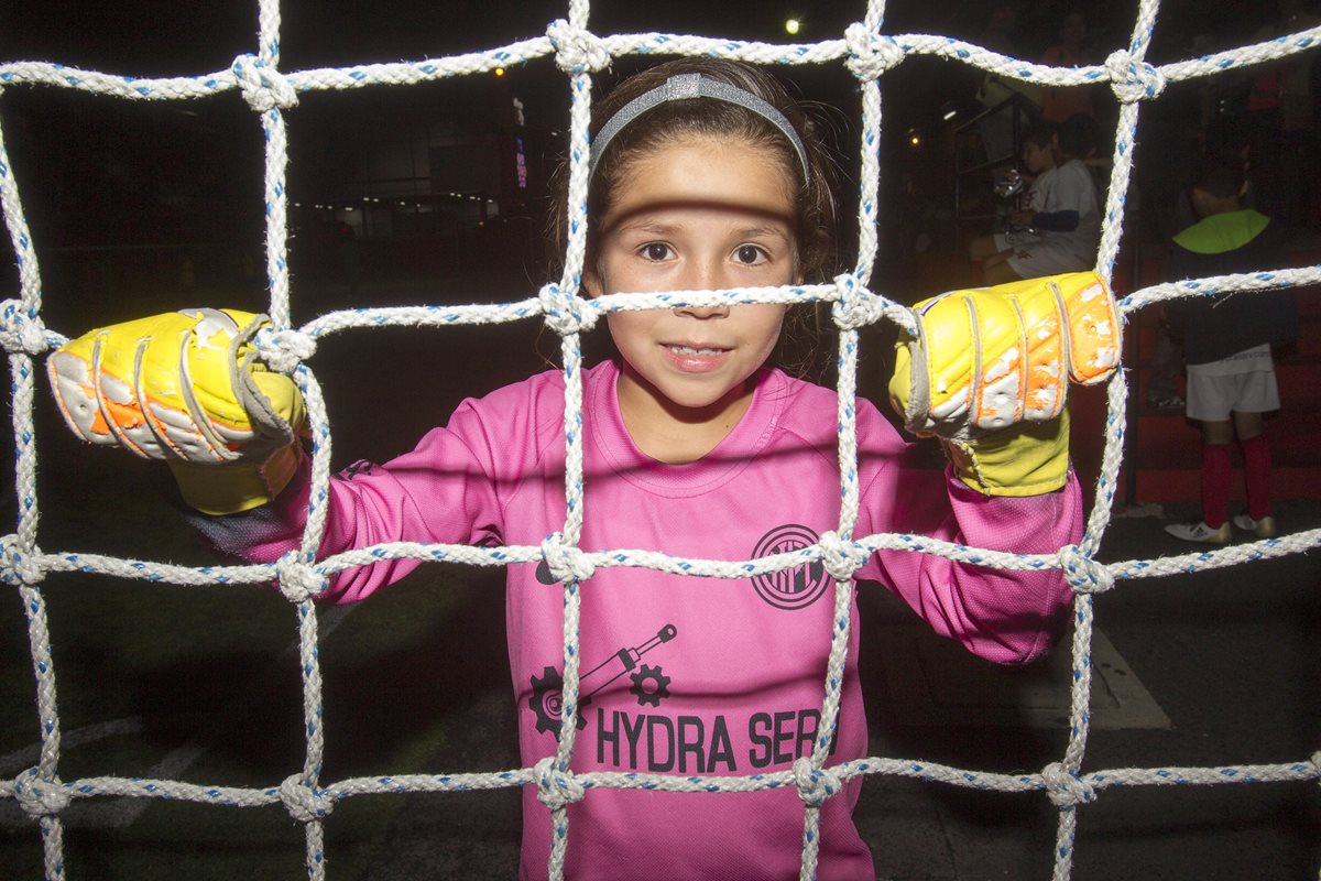 Adriana Estrada es una de las grandes promesas del futbol femenino. (Foto Prensa Libre: Norvin Mendoza)