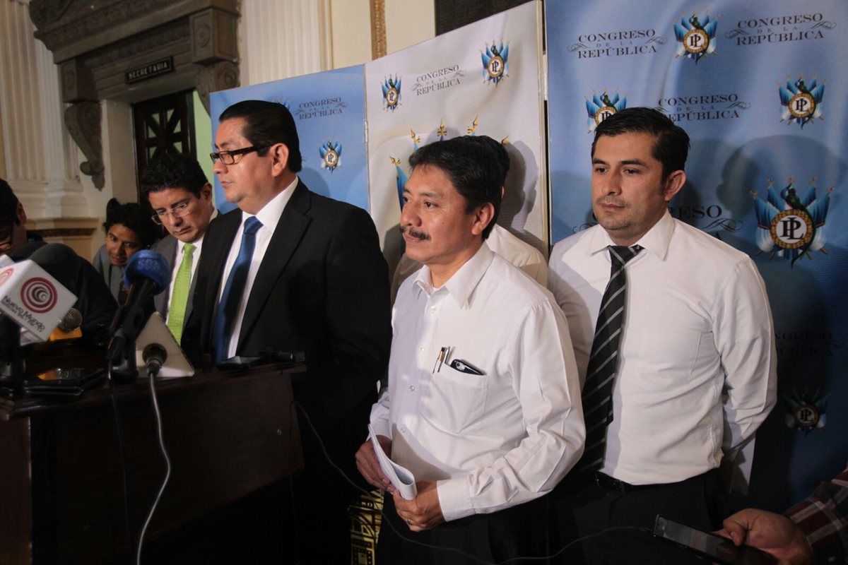 Sindicalistas y legisladores negociarán las nuevas condiciones de trabajo. (Foto Prensa Libre: Erick Ávila)