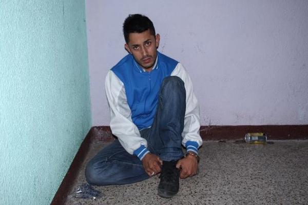 Jonathan Eduardo Argueta Estrada fue capturado este día en una vivienda en la colonia Miraflores, zona 11. (Foto Prensa Libre: PNC)