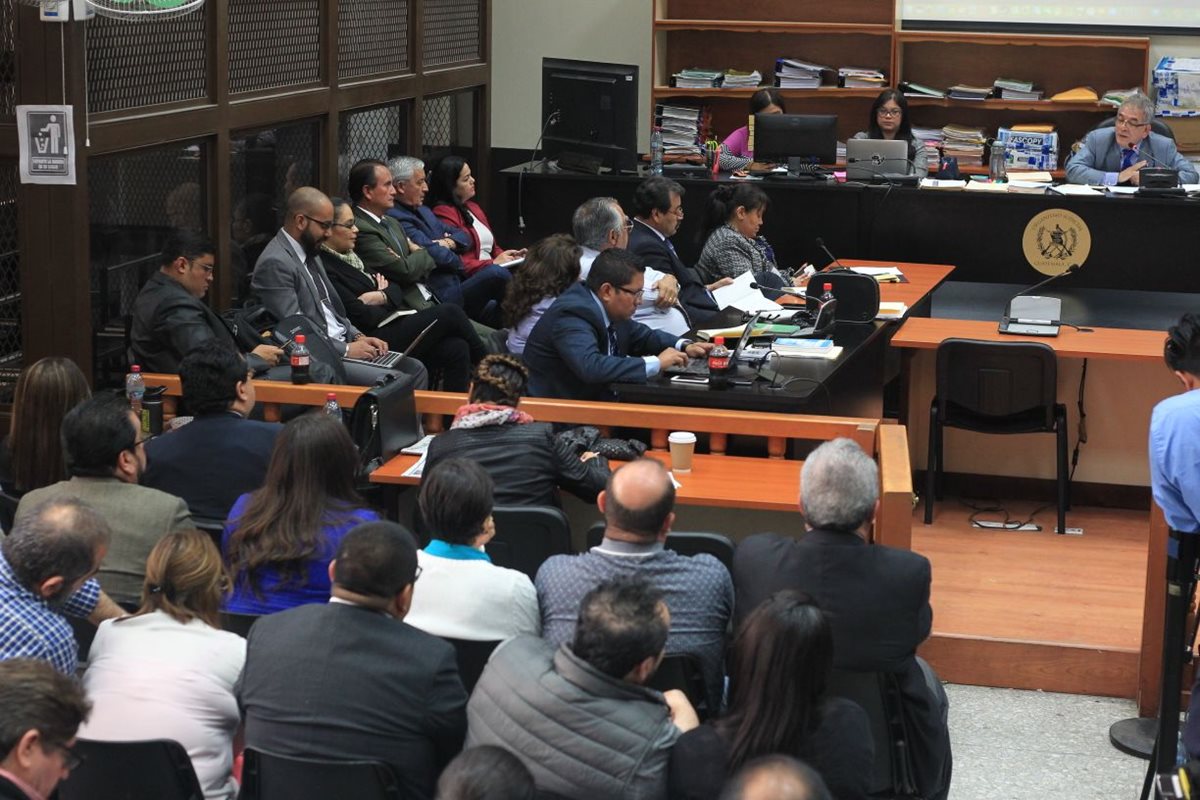 Juez dijo que espera emitir su resolución hoy "para salir de una vez de eso". (Foto Prensa Libre: Esbin García)