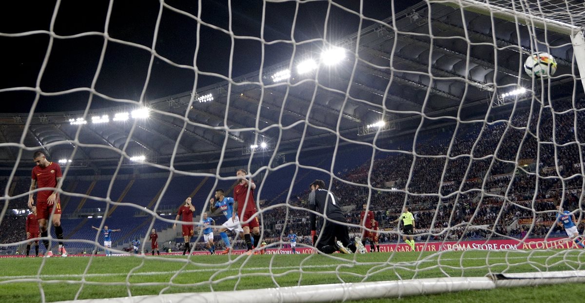 Lorenzo Insigne fue el anotador del gol que le dio el triunfo al Nápoli. (Foto Prensa Libre: AP)