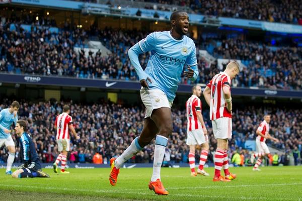 Touré apareció en el momento oportuno para salvar a su equipo del empate. (Foto Prensa Libre: AP)