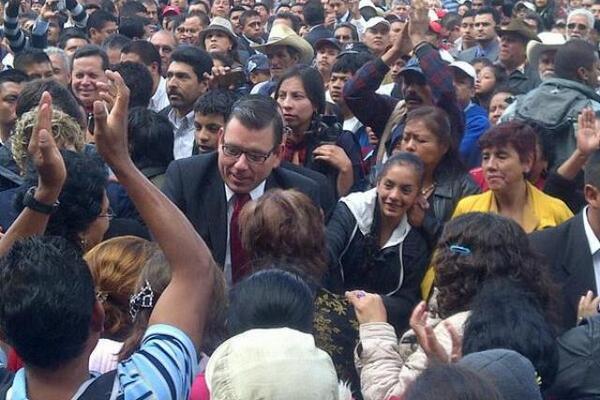 Manuel Baldizón del Líder, acudió al Juzgdo de Turno de la CSJ para presentar un recurso de exhibición personal. (Foto Prensa Libre: Geovanni Contreras)