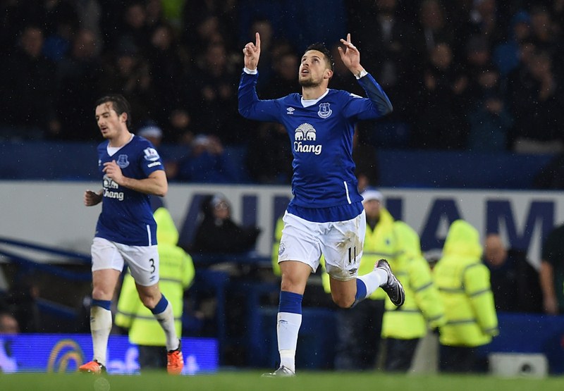 Kevin Mirallas celebra su gol de esta tarde con el Leicester. (Foto Prensa Libre: AFP)