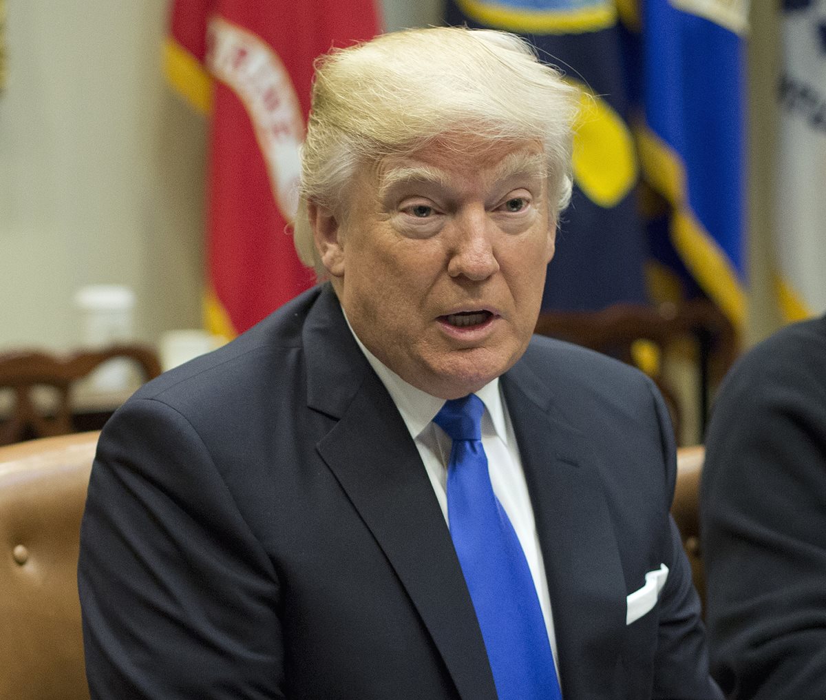 Donald Trump habla ante demócratas la noche del lunes. (Foto Prensa Libre: AP).