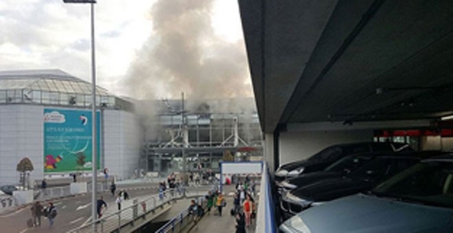 Varios heridos por explosiones en aeropuerto en Bruselas. (Foto Prensa Libre: EFE)