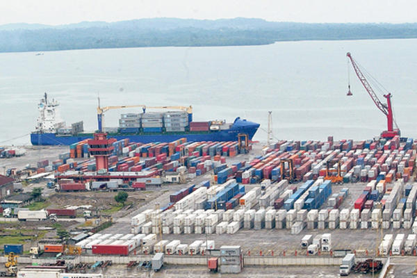  De enero a agosto últimos, en la Empresa Portuaria Nacional Santo Tomás de Castilla han embarcado y desembarcado 171 mil contenedores.