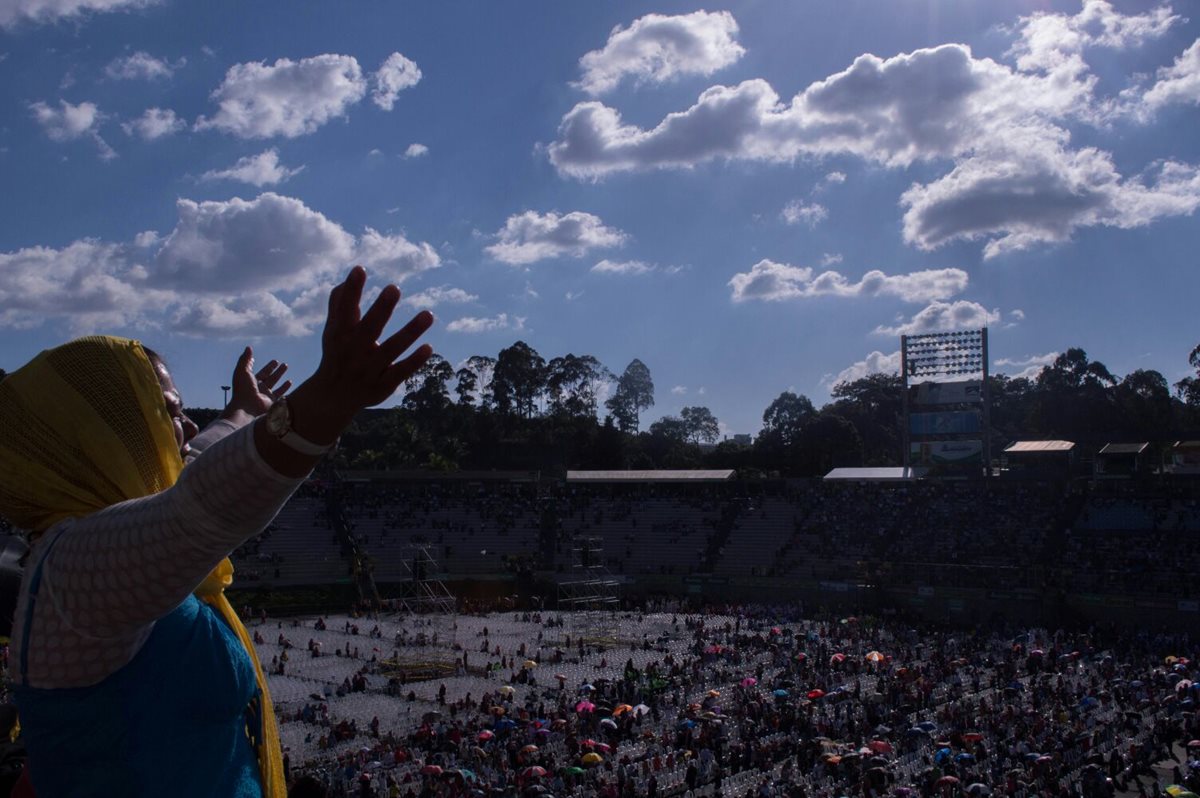 En actos religiosos los guatemaltecos oraron porque el 2016 sea un año de paz y reconciliación social. (Foto Prensa Libre: Hemeroteca PL)