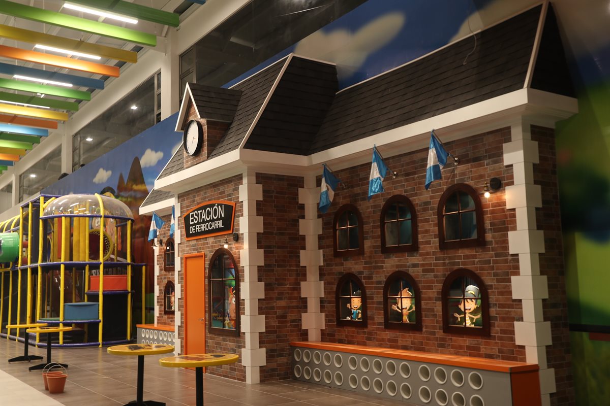 La plaza de niños de Interplaza Xela está dedicada al Ferrocarril de Los Altos. (Foto Prensa Libre: Fred Rivera)