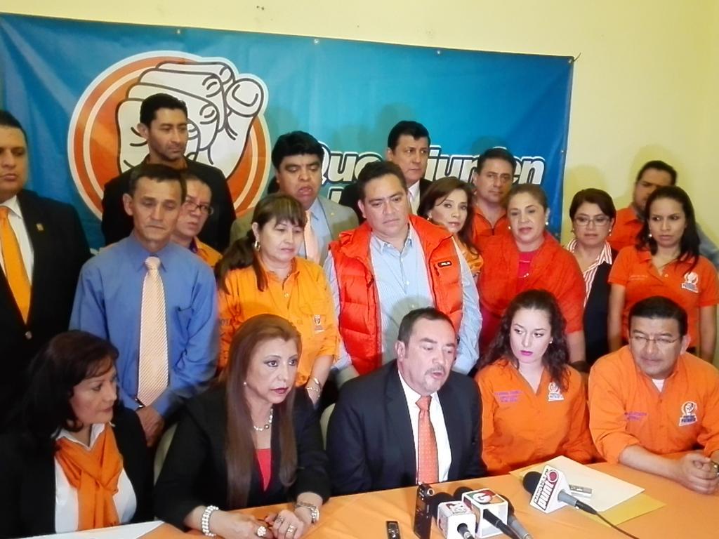 Valentín Gramajo ofrece el respaldo del PP al presidente y su gestión. (Foto Prensa Libre: Joel Suncar)