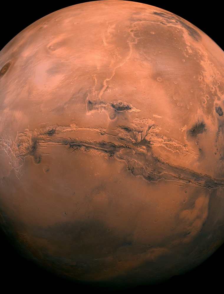 Luego de años de debates sobre si hay agua líquida en Marte, un equipo italiano ha comprobado la existencia de un lago subterráneo y salado bajo una capa de hielo, lo que era una de las misiones de la sonda Mars Express de la Agencia Espacial Europea (ESA) enviada al planeta rojo. (EFE)
