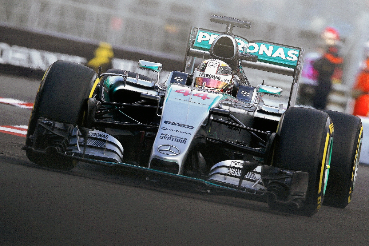 El piloto británico de Fórmula 1 Lewis Hamilton, de Mercedes, participa en la primera sesión de entrenamientos libres para el Gran Premio de Mónaco. (Foto Prensa Libre: EFE)